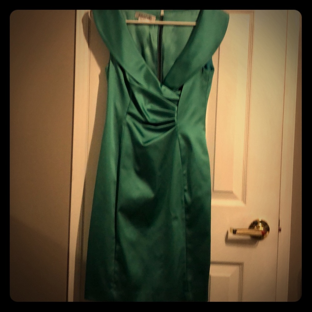 Kay Unger Green cocktail party dress sleeveless